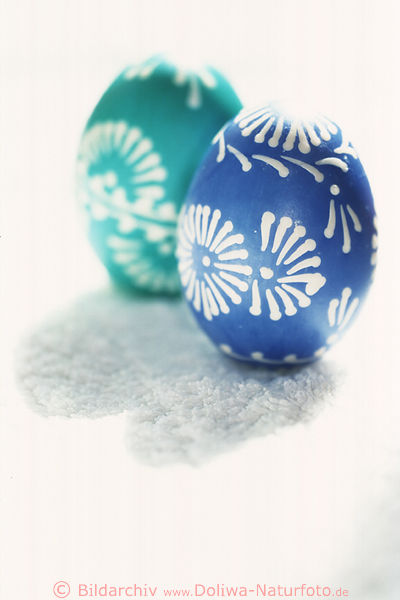 Easter eggs standing pair painted