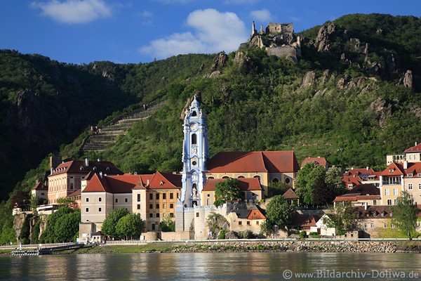 Drnstein Wallfahrtskirche mit Burgruine ber Donau Bergufer