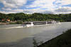 Flusskreuzfahrt Donau Flachschiff in Wasserlandschaft Wachau