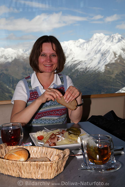 Adler Lounge Gast speisen in Gipfelhhe mit Alpenpanorama-Blick