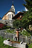 003046_Trinkwasser vorm Holzhaus & Maria Schnee Wallfahrtskirche Foto aus Obermauern Bergdorf Pilgersttte Osttirols