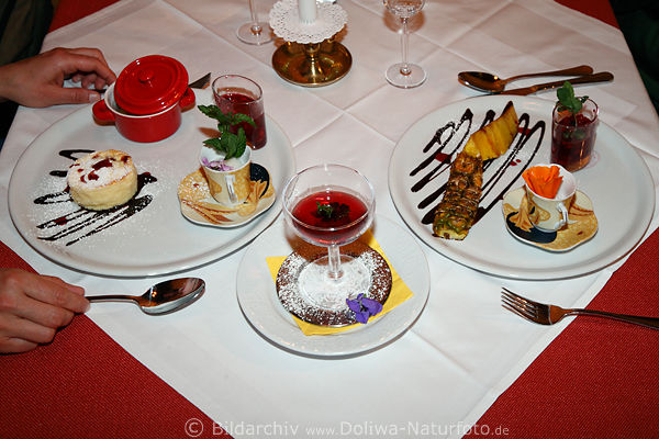 Dessert Kstlichkeiten vom Sternekoch auf Tisch Gasthaus Grovenediger