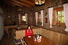 004590_Stabanthtte gemtliche Stubennische in Holzverkleidung Foto mit Frau im Osttirol Wanderurlaub