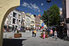 1301204_Kufstein City Landschaft Foto Stadtplatz buntes Zentrum mit Besucher
