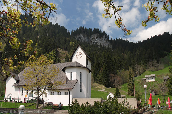 Ebnit Kirche unterm Berg Dornbirner Voralpen Naturidylle Frhjahrsbild
